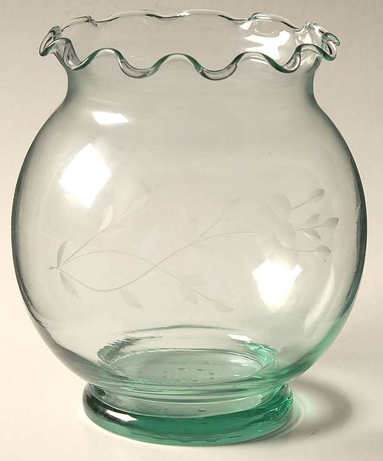 Heritage 5" Crimped Vase by Princess House-1