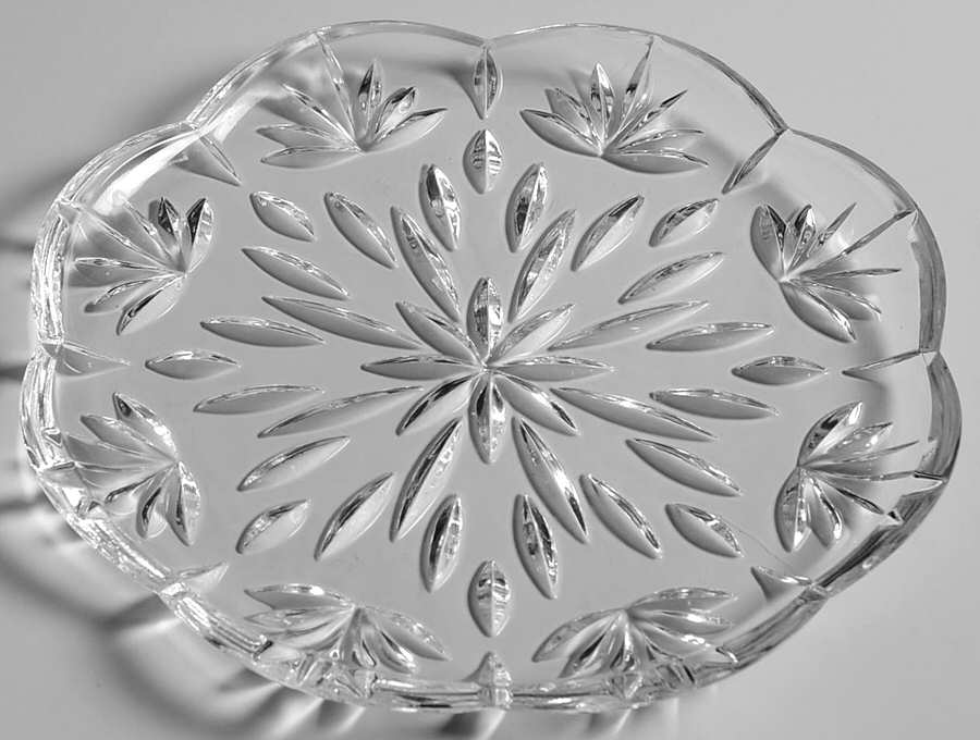 Highlights - Royal Highlights Dessert Plate by Princess House-1