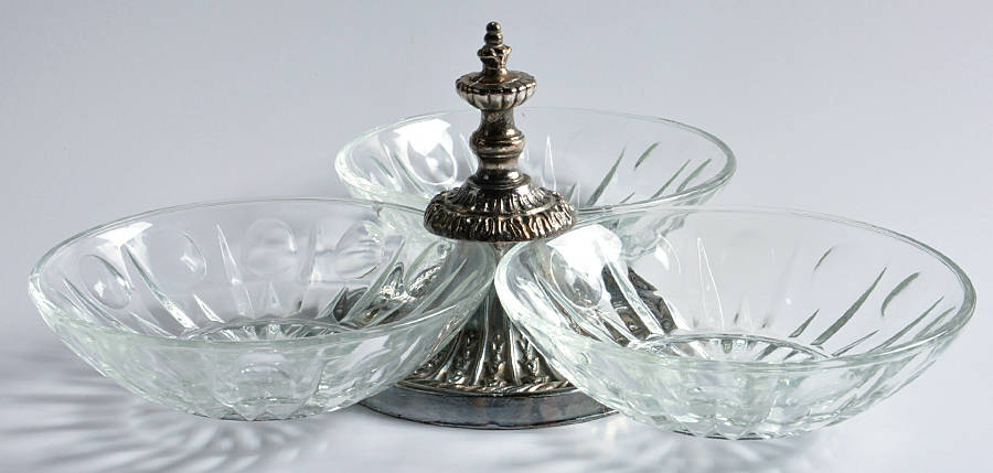 Regency Serving Set (3 Bowls with Center Handle) by Princess House-1