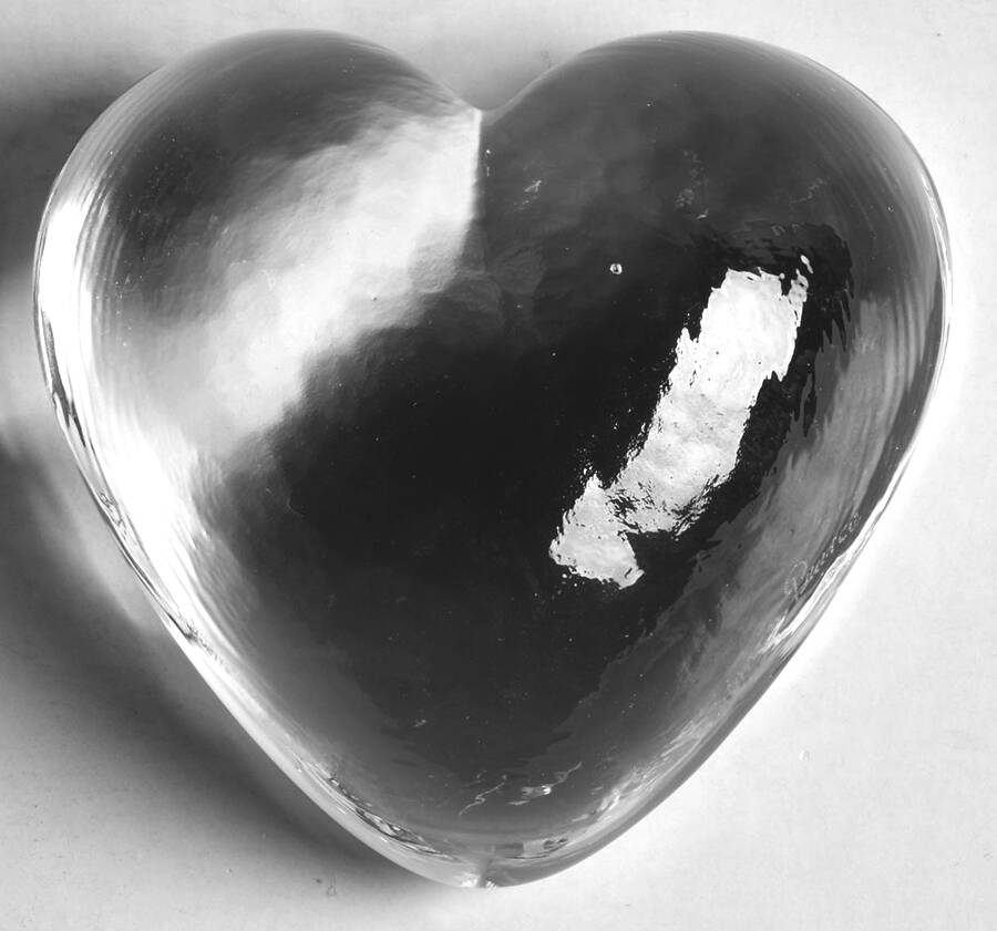 Highgate Heart Paperweight by Simon Pearce-1