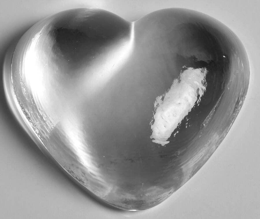 Highgate Heart Paperweight by Simon Pearce-1