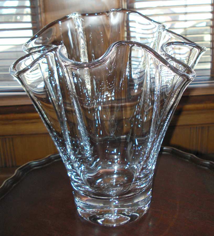 Anemone Medium Vase by Simon Pearce-1