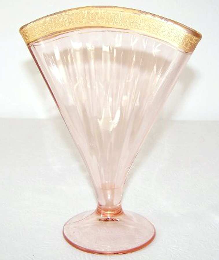 Rambler Rose Pink 8" Fan Vase by Paden City-1