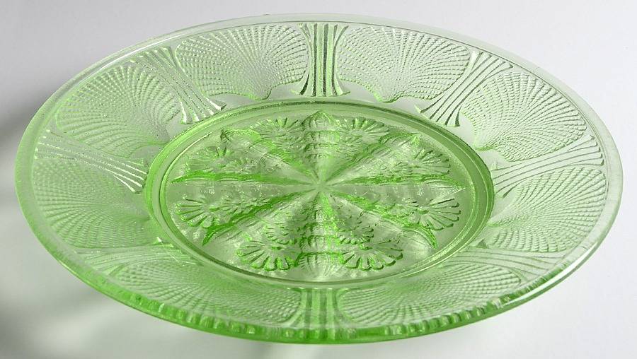 Seashell Chartreuse Dinner Plate by Portieux-1