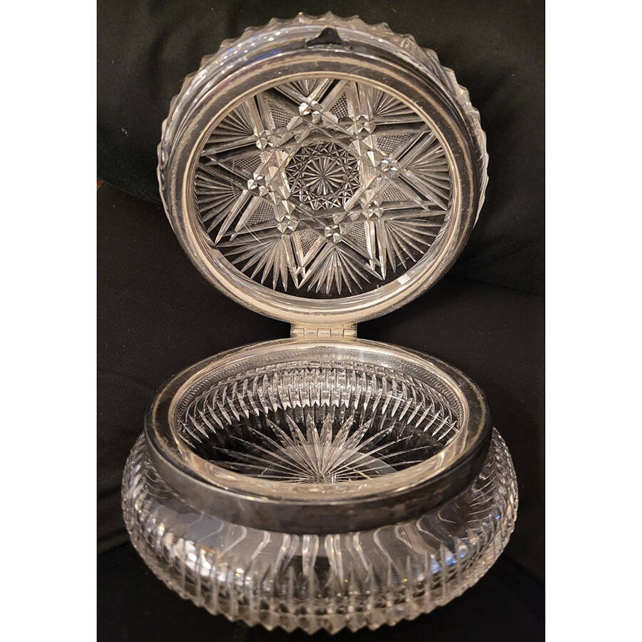Pearl Round Box with Hinged Lid by Pairpoint-Gunderson Crystal-1