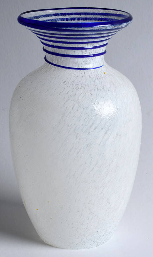 P1C82 7" Flower Vase by Pier 1-1