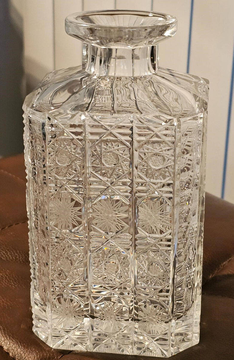 Queen Lace (Round Bowl Shape) Square Decanter No Stopper by Queen Lace-1