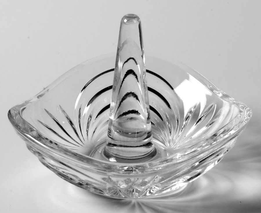 Aurea Ring Holder by Royal Crystal Rock-1