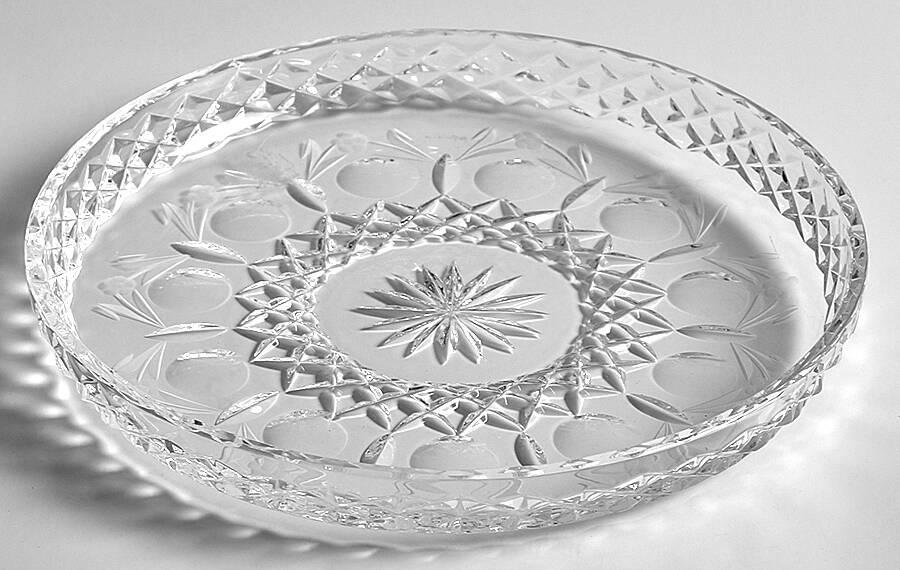 Queen Round Tray by Rogaska-1