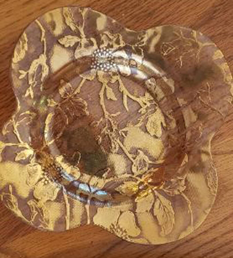 R8V1 6" Square Plate by Ricco Verre-1