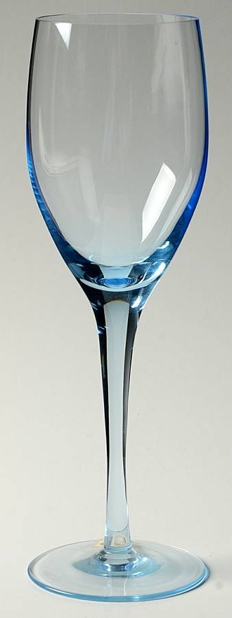 Hampton Azure Wine Glass by Sasaki-1