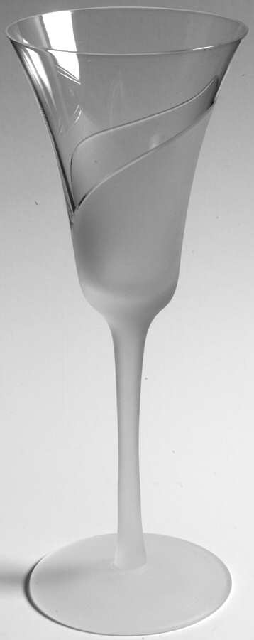 Hana Clear Wine Glass by Sasaki-1