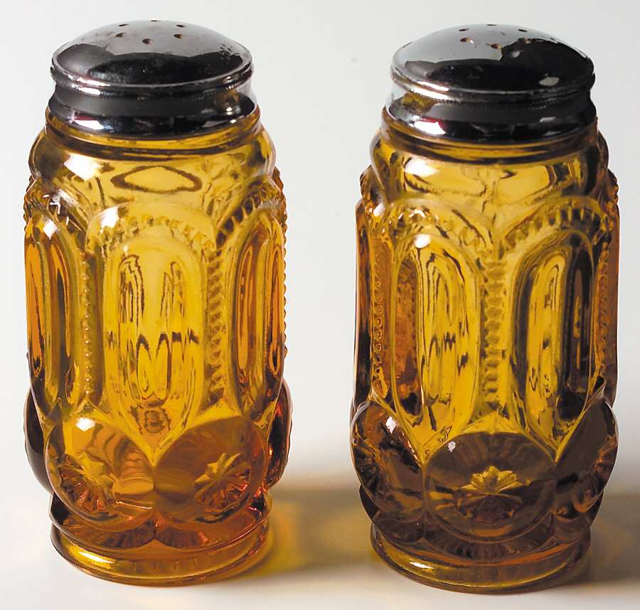 Moon and Star Amber Shaker Set with Metal Lids by Smith Glass -1