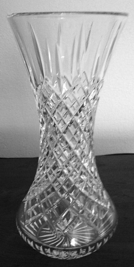 Shaftesbury 9" Daffodil Vase by Stuart-1