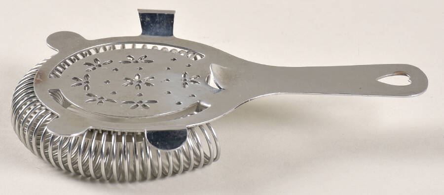 Bamboo (Smooth Straight Stem) Strainer by Sasaki-1