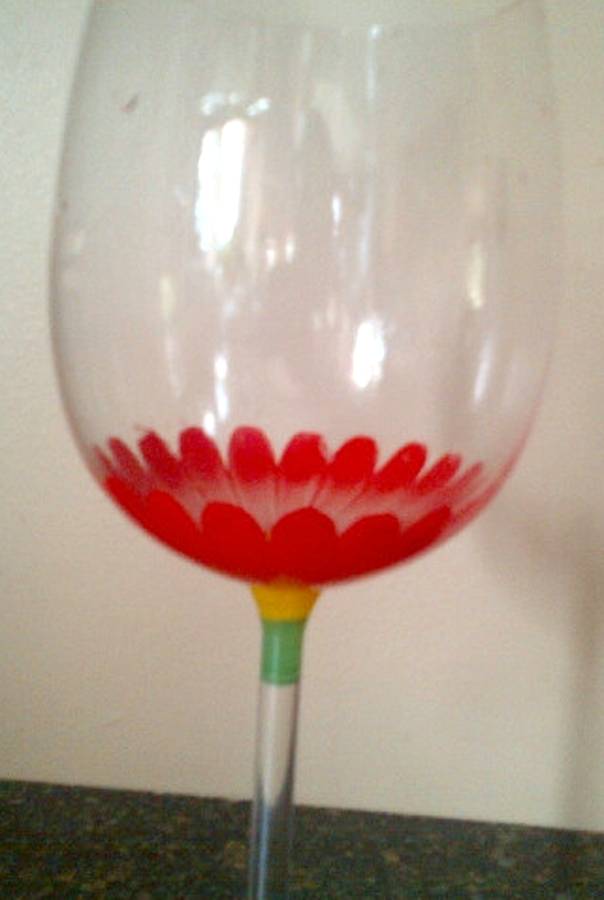 Daisy Red Wine Glass by Studio Nova-1