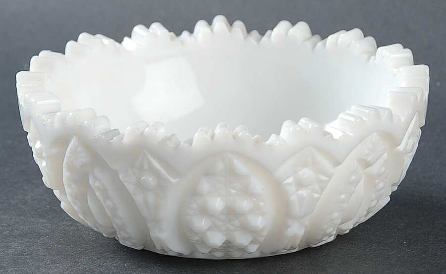 366 Milk Glass Small Fruit Dessert Bowl by Smith Glass -1