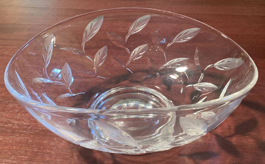 Leaf 9" Round Bowl by Stuart-1