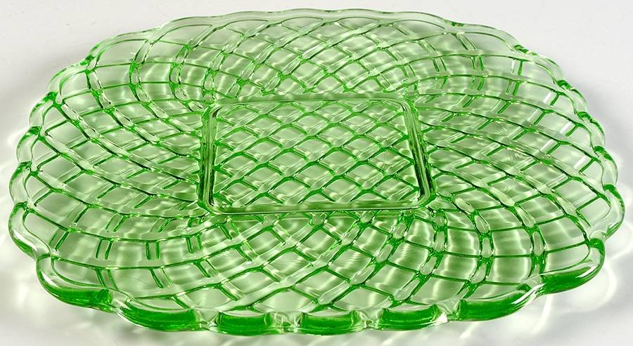 Trellis Lime Green Dinner Plate by Smith Glass -1