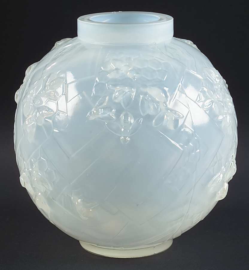 Animals & Figurines Beehive Vase by Sabino Glass-1