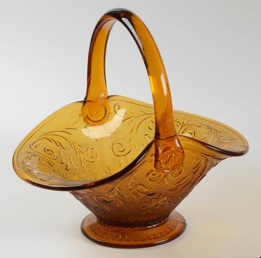 Sandwich Amber (Collection) 10" Handled Basket by Tiara-1