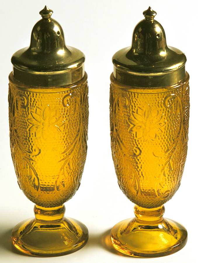 Sandwich Amber (Collection) Footed Shaker Set & Plastic Lids by Tiara-1