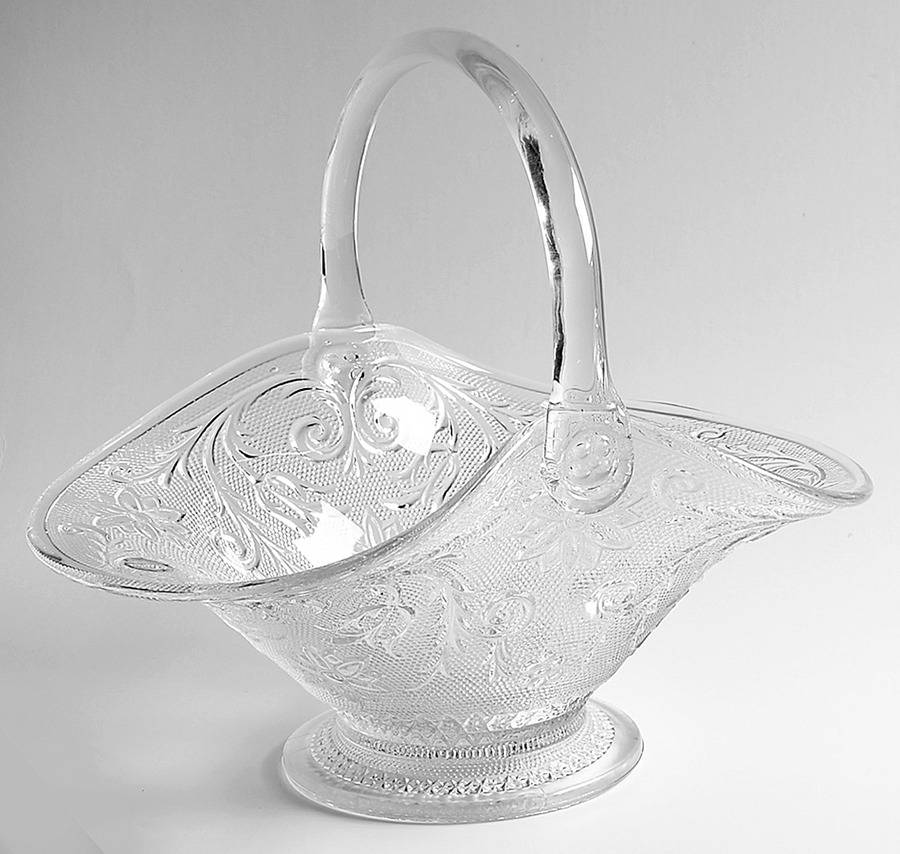 Sandwich Clear 11" Handled Basket by Tiara-1