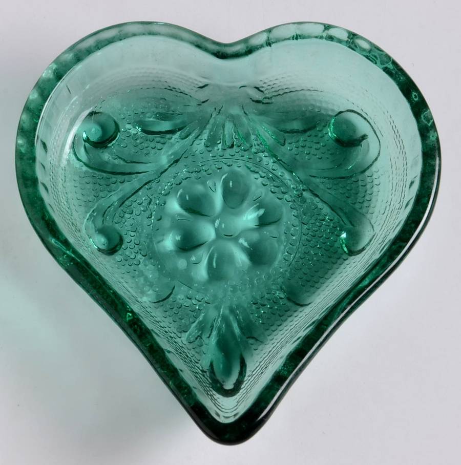 Sandwich Spruce Green(Collection) Heart Ashtray by Tiara-1