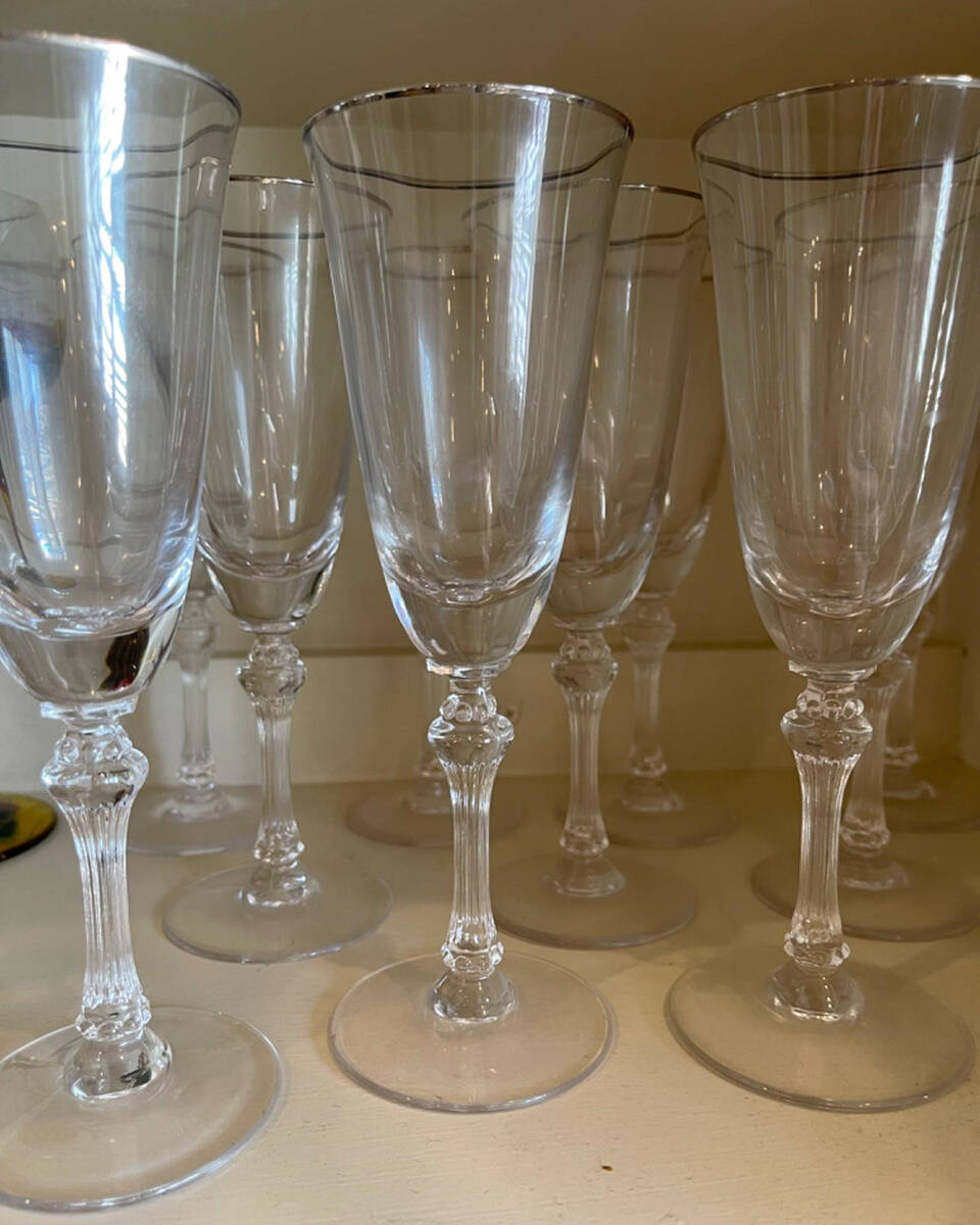 Encanto Plat Fluted Champagne by Tiffin-Franciscan-1