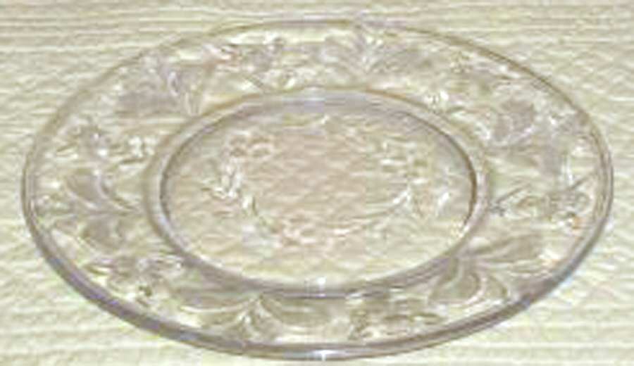 Moritz Luncheon Plate by Tiffin-Franciscan-1