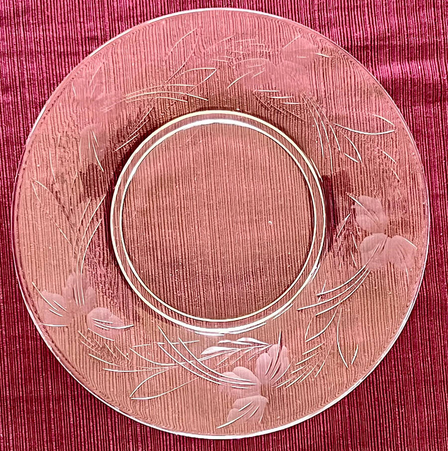 Propinquity Luncheon Plate by Tiffin-Franciscan-1
