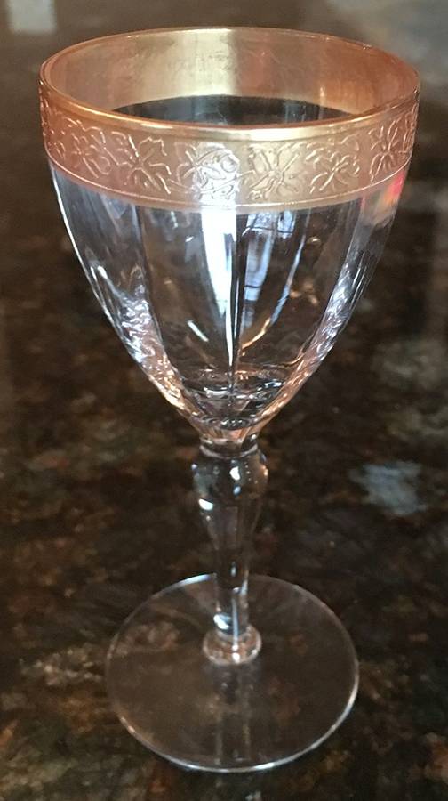 Special Leaf Wine Glass by Tiffin-Franciscan-1