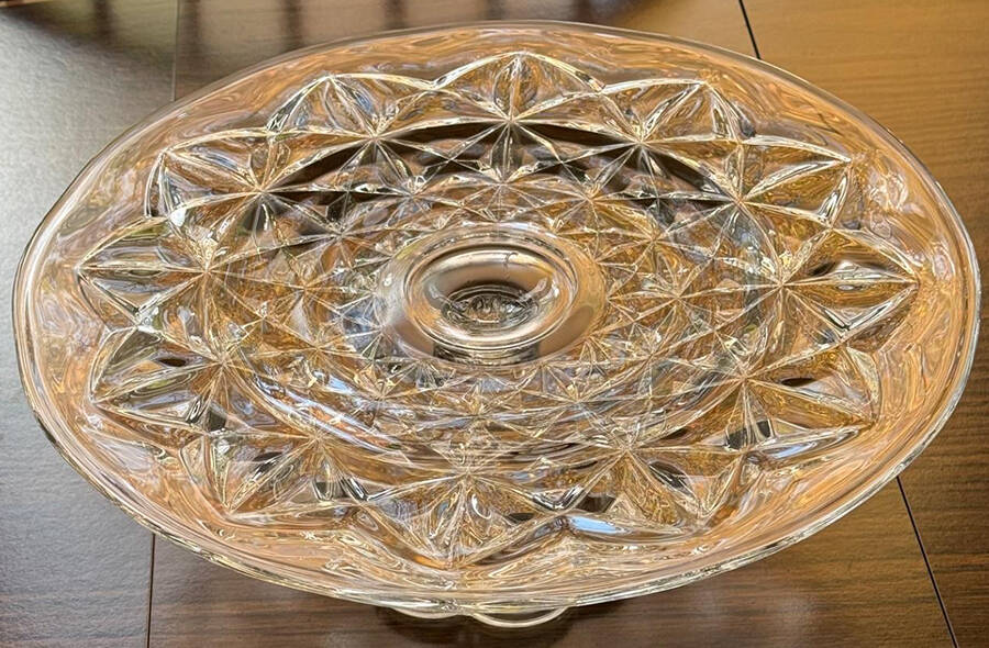 Williamsburg Pressed Round Cake Stand by Tiffin-Franciscan-1