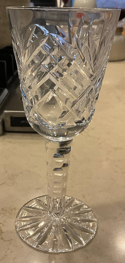 Slievenamon Oval Cut Stem Wine by Tipperary-1