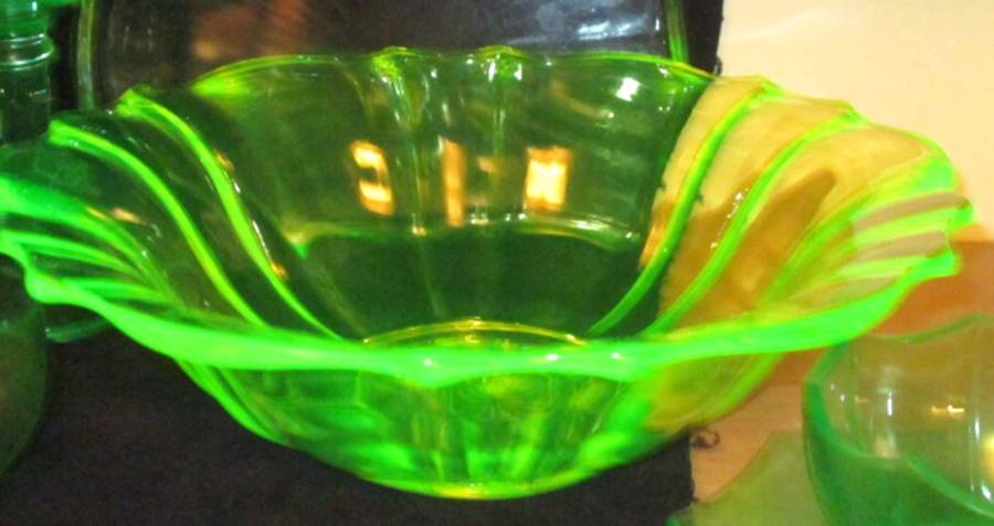 310 Green (Reflex Green) Flared Bowl by Tiffin-Franciscan-1
