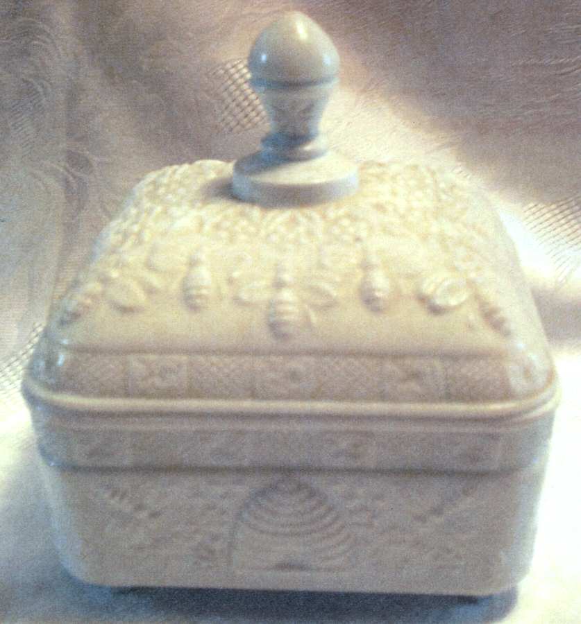 Animals & Figurines Milk Glass Honey Dish & Lid by Tiara-1