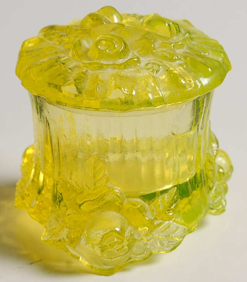 Roses Canary Round Rouge Box & Lid by Tiffin-Franciscan-1