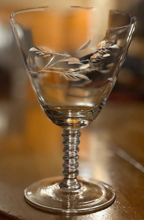 UNK472 Wine Glass by Unknown Manufacturer-1