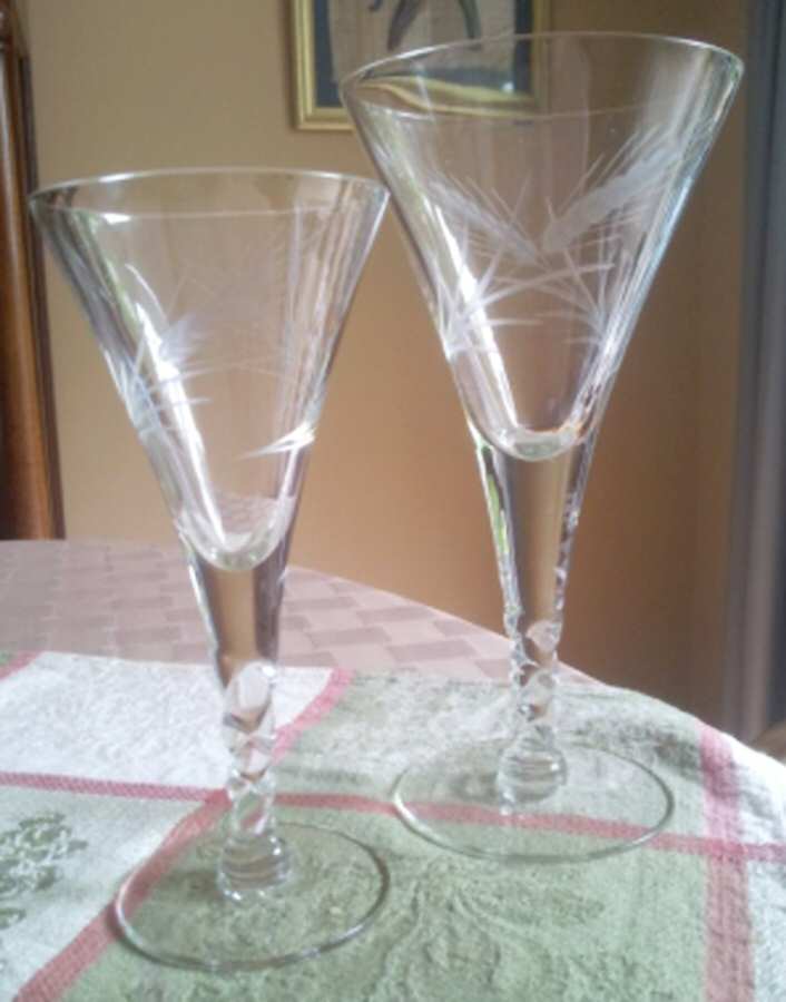 UNK690 Wine Glass by Unknown Manufacturer-1