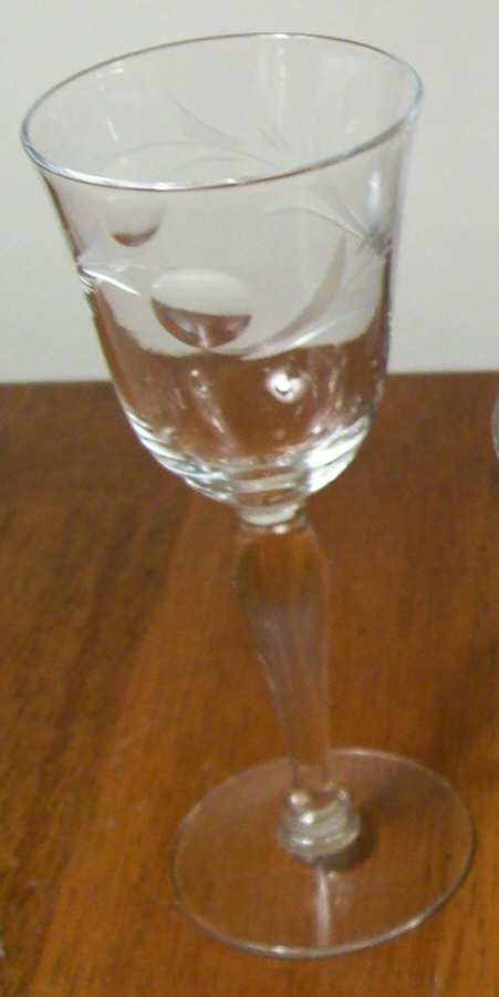 UNK749 Wine Glass by Unknown Manufacturer-1