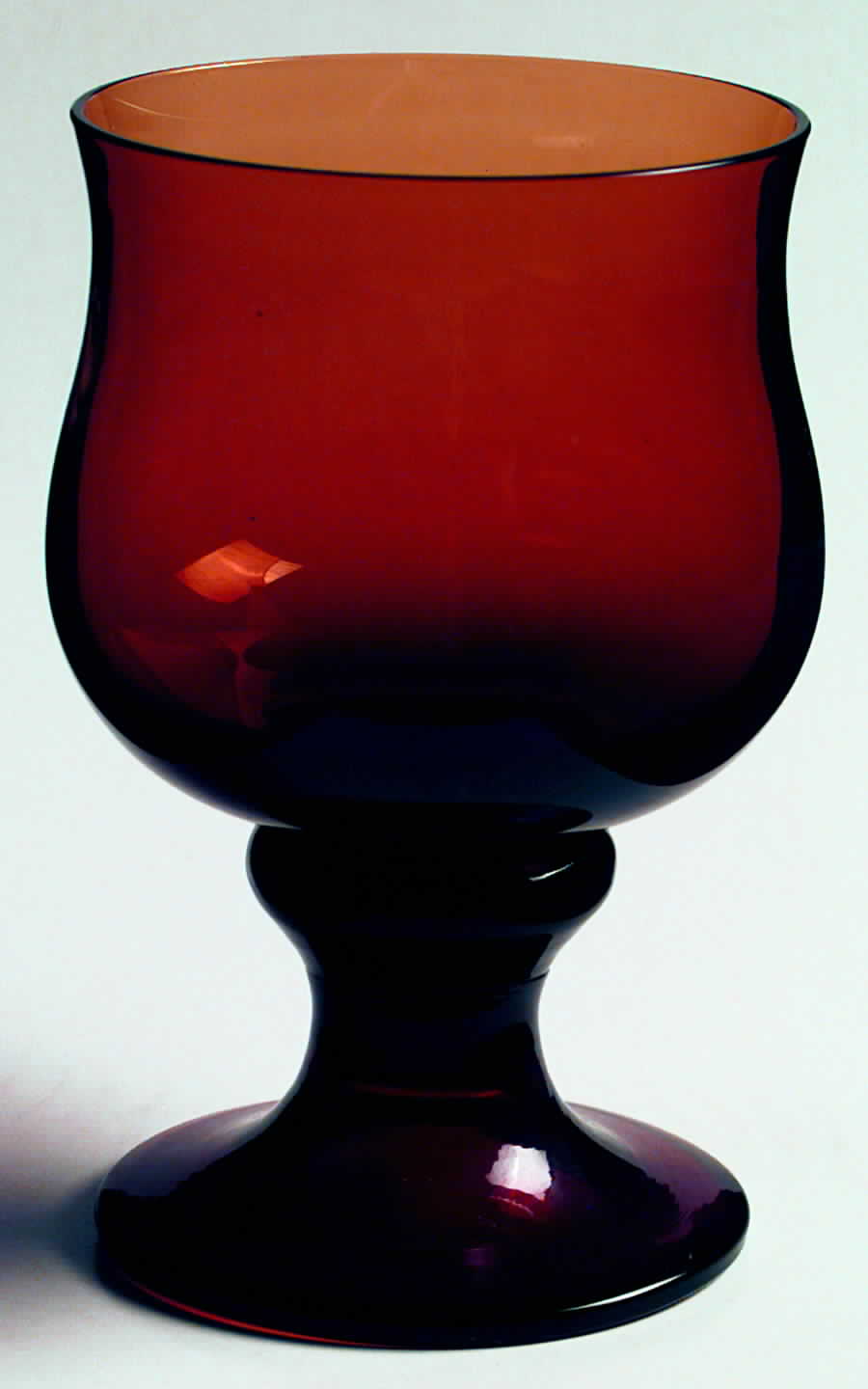 Roberta Brown Wine Glass by Villeroy & Boch-1