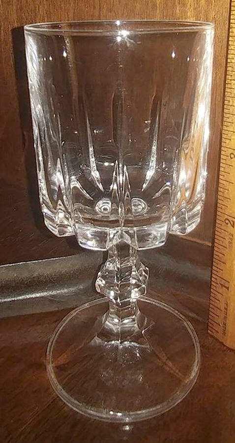 UNK913 Wine Glass by Unknown Manufacturer-1