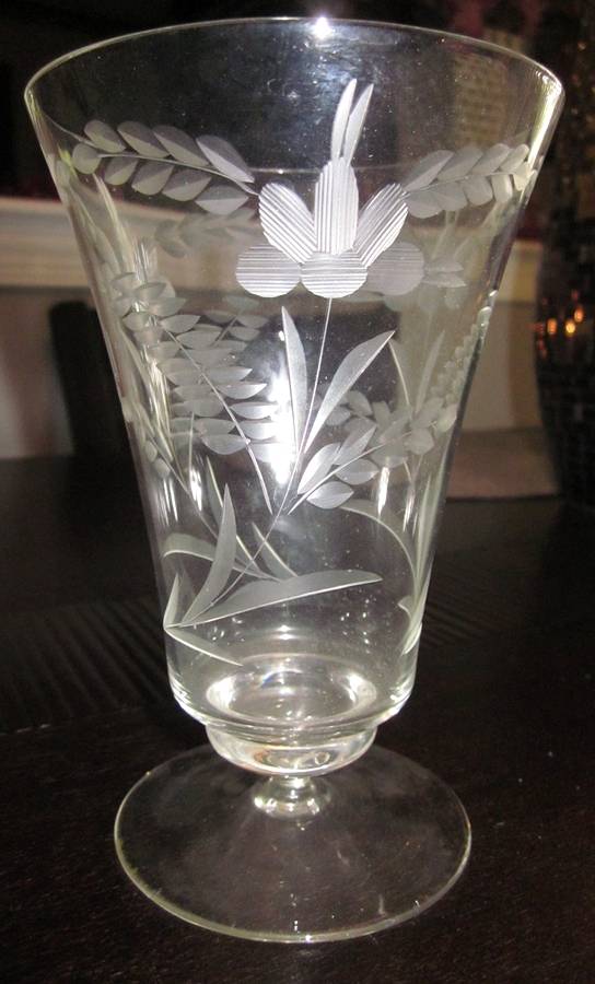 UNK1029 Footed Tumbler by Unknown Manufacturer-1