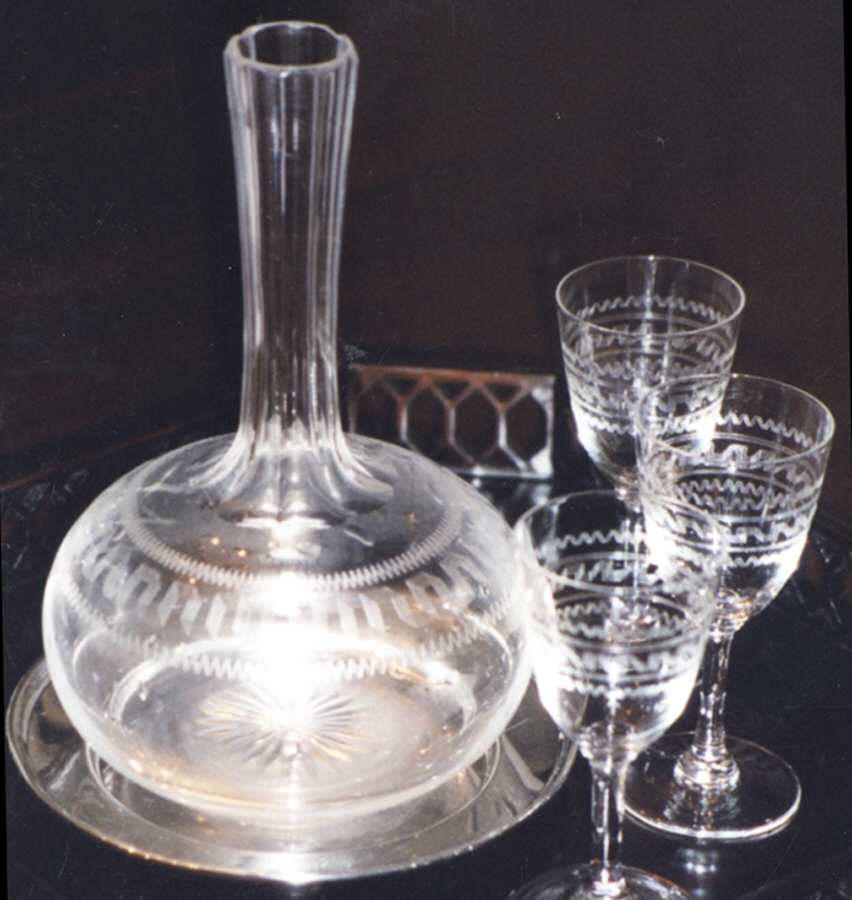 UNK1155 Decanter & Stopper by Unknown Manufacturer-1