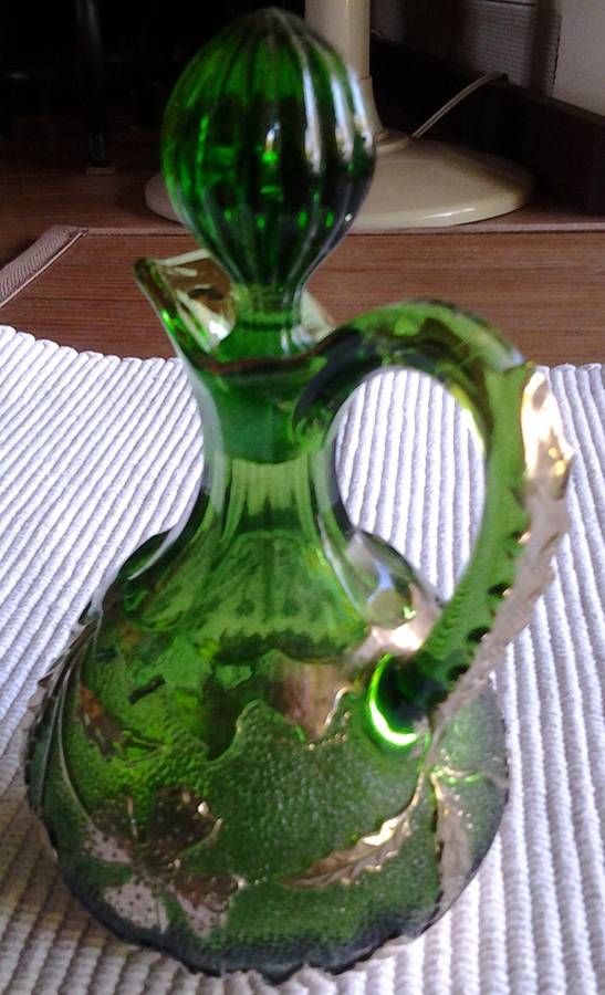 Delaware Emerald (Gold Accent) Cruet & Stopper by US Glass-1