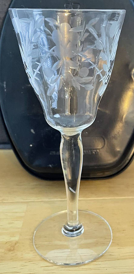 UNK4026 Wine Glass by Unknown Manufacturer-1