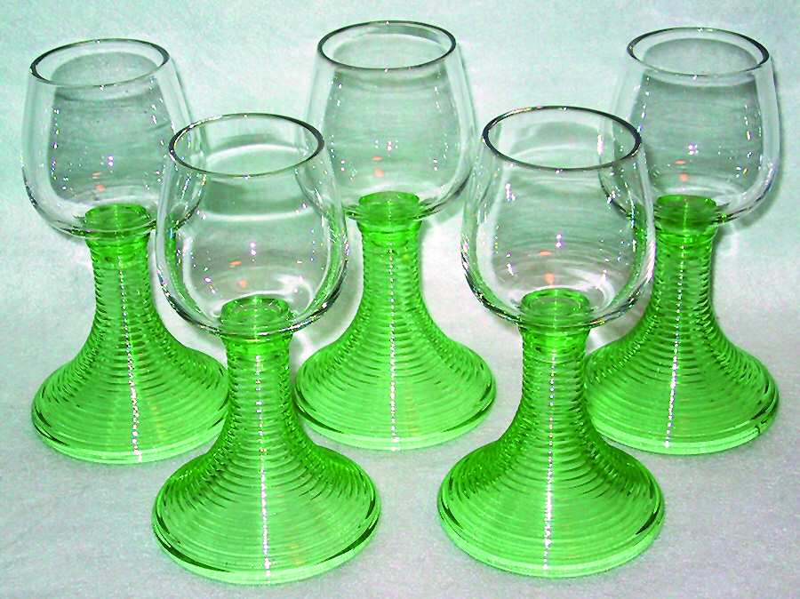 UNK4356 Green Wine Glass by Unknown Manufacturer-1