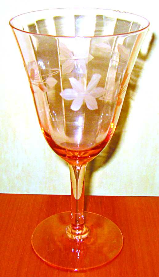 UNK4564 Wine Glass by Unknown Manufacturer-1