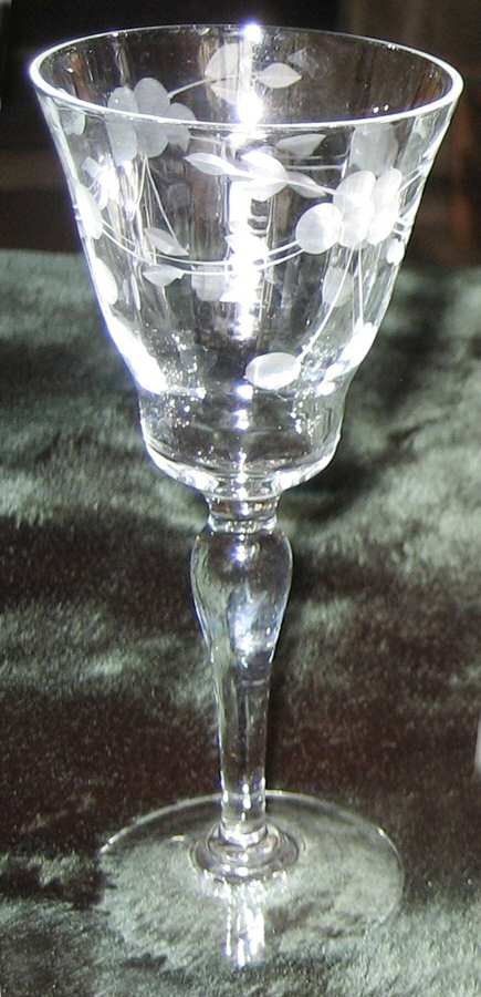 UNK4812 Wine Glass by Unknown Manufacturer-1