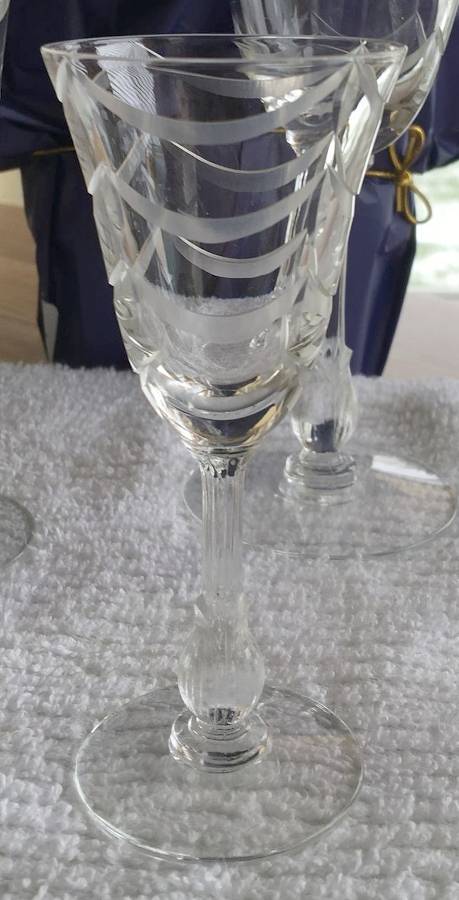 UNK5252 Wine Glass by Unknown Manufacturer-1